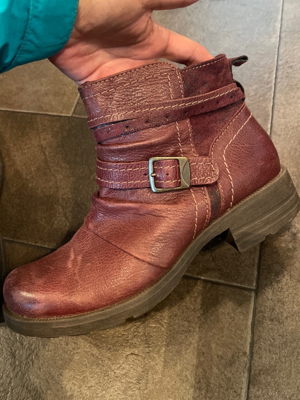 Born Orginal Leather Strap Bucket Side Zip Ankle Boot in Merlot Size 9 - Picture 3 of 8